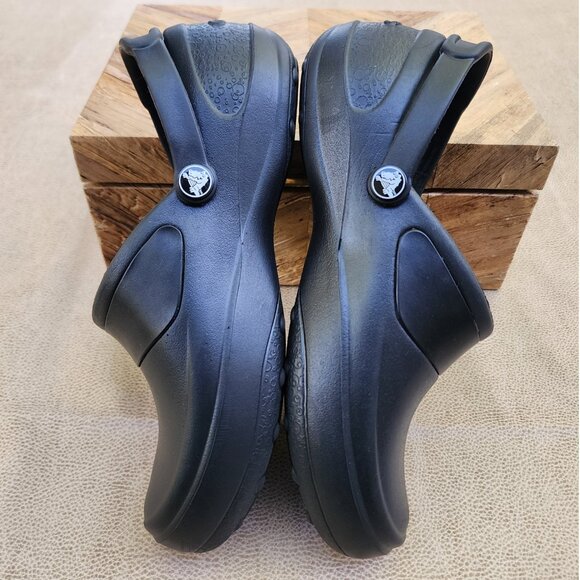 Crocs Women's Slip-Resistant work Clogs, Size 7 - Picture 3 of 9